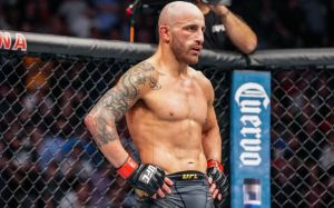 Волкановскі дав точний прогноз на головний бій UFC 301
