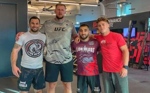 Вартанян тренується разом із Волковим у залі UFC