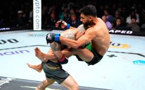 Відео бою Олександр Волкановскі - Яір Родрігес UFC 290