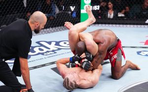 Педді Пімблетт ефектно "задушив" Боббі Гріна на UFC 304
