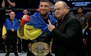 Усик привітав Амосова з перемогою