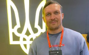 "Сам Олександр про це ніколи не скаже": промоутер Усика розповів, скільки боксер жертвує на відновлення України