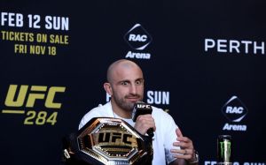 Алекс Волкановскі розповів, коли підніметься в напівсередню вагу