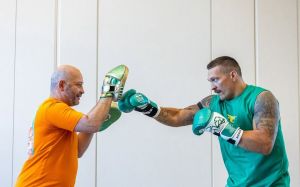 Егіс Клімас обурився відсутністю наставника Усика у списку номінантів на звання "Тренер року" за версією The Ring