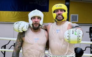 Олександр Усик закликав Дану Вайта підписати контракт з Амосовим: "Це майбутній чемпіон UFC"