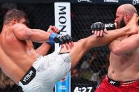 Пауло Коста удострочив Азамата Мурзаканова на UFC 327