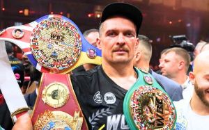 Леннокс Льюїс прокоментував позбавлення Усика титулу IBF: "Я не думаю, що це справедливо"