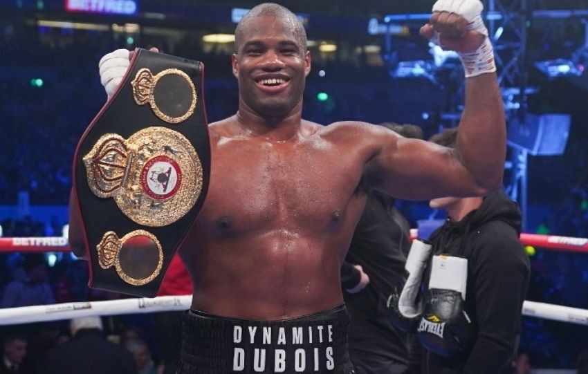 Промоутер Дюбуа погрожує, що Усик у будь-якому разі втратить титул WBA