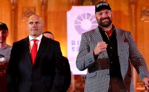 Тренер Бетербієва розповів, за кого вболіватиме в реванші Усика з Ф'юрі