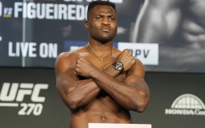 Нганну - про чутки про бій між Джонсом і Ф'юрі: "UFC роблять усе, щоб принизити мене"