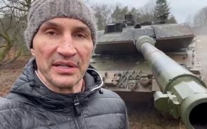 Кличко випробував на полігоні танки Leopard