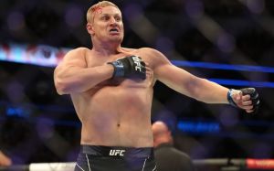 Олійник оцінив шанси Павловича виграти титул UFC