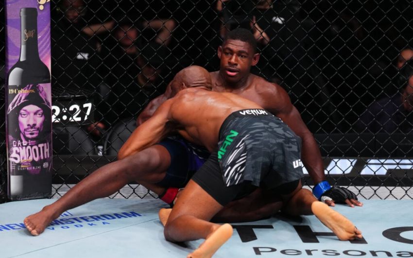 Відео бою Камару Усман - Хоакін Баклі UFC on ESPN 69