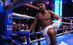 Гендиректор Matchroom Boxing пояснив, чому команда Джошуа відмовилася від реваншу з Дюбуа в лютому