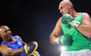 Карл Фремптон пояснив, чому Ф'юрі ніяк не може завершити кар'єру