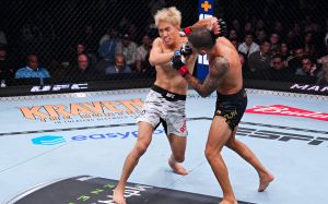 Алешандре Пантожа "задушив" дебютанта Кая Асакуру на UFC 310