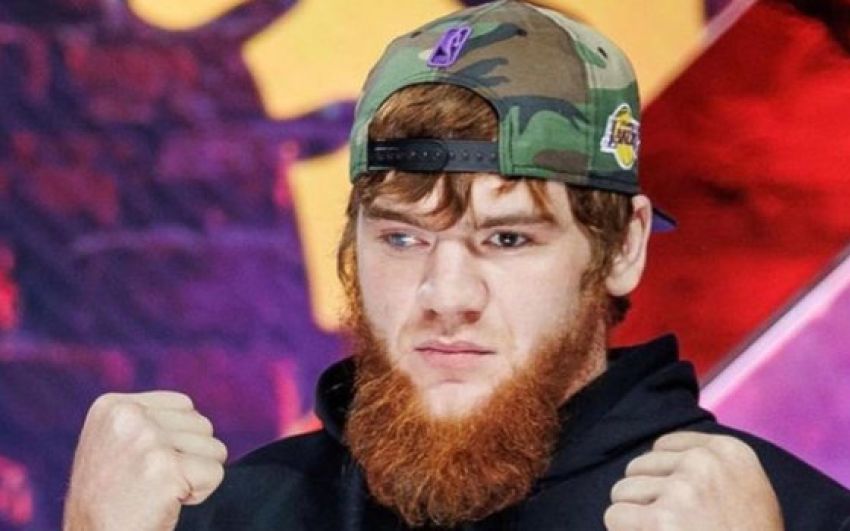 "Усе їй на обличчя пішло". Шара Буллет розповів, як обкидав яйцями дівчат у мініспідницях