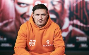 Олександр Усик закликав Захід активніше допомагати Україні: "Нам потрібні не гроші, а озброєння"