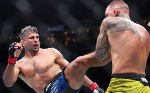 Відео бою Бенеїл Даріуш - Ренато Мойкано UFC 317