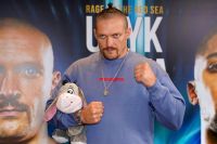 Олександр Усик: "З Ф'юрі не можна бути впевненим навіть на один відсоток, що він вийде на поєдинок"