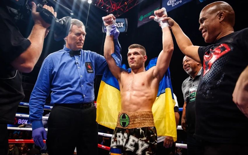 Сергій Дерев'янченко впевнено закрив поразку від Хайме Мунгії, перемігши Вона Александера
