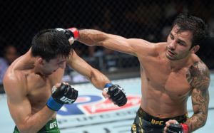 Алешандре Пантожа захистив титул у бою зі Стівом Ерцегом на UFC 301