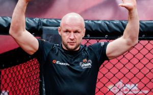 Харитонов про поразку Шлеменка від Ісмаїлова: "Думаю, треба завершувати кар'єру і йти в політику"