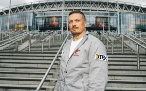 Олександр Усик веде переговори з американським промоутером