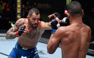 Сантьяго Понзініббіо готовий побитися з Чімаєвим: "UFC, я тут"