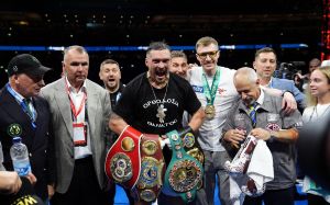 Олександр Усик отримав відстрочку для переговорів про поєдинок із Паркером
