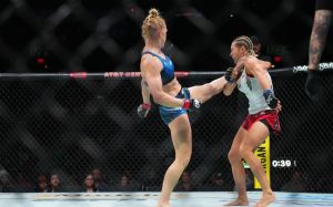 Відео бою Голлі Холм - Яна Куницька UFC on ESPN 43