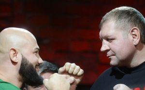 Умар Кремльов готовий влаштувати для Олександра Ємельяненка боксерський поєдинок із Джиганом: "Він у хорошій формі"
