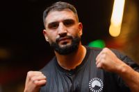 Агіт Кабайєл заявив, що Дюбуа двічі уникнув бою з ним