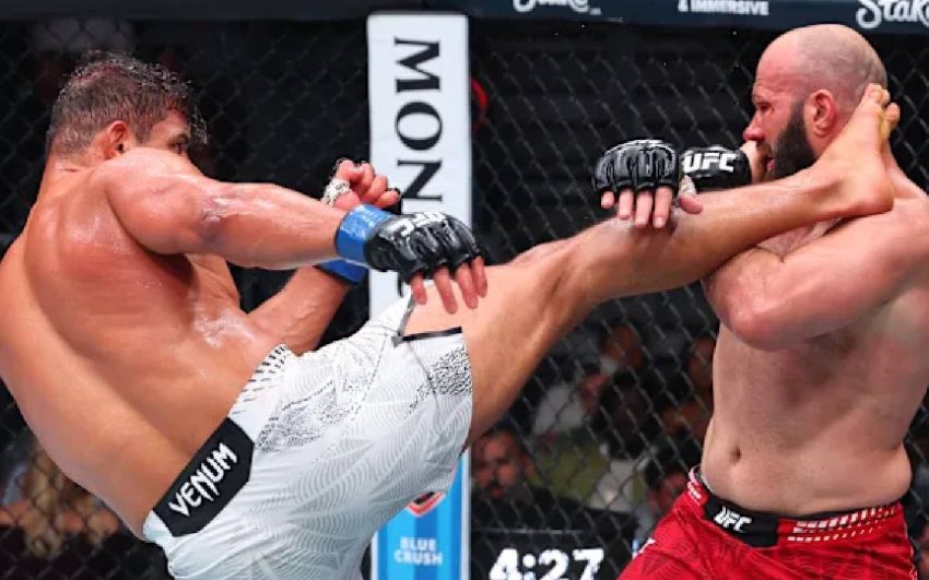Пауло Коста удострочив Азамата Мурзаканова на UFC 327