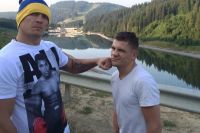 Усик радить "рубанути" Берінчика і бігти, якщо той став у стійку