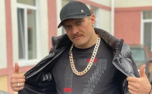 Усик розкрив мізерну суму, яку заробив як першу зарплату