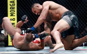 Карлос Ульберг нокаутував Їржі Прохазку в першому раунді на UFC 327 і став чемпіоном напівважкої ваги