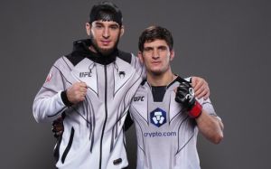 Умалатов пророкує Євлоєву чемпіонський титул UFC