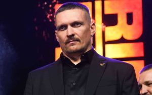 Промоутер Ф'юрі: "Усик плачеться, коли справа доходить до ударів по його корпусу"