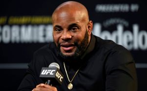 Даніель Корм'є назвав бій, який має очолити UFC 300: "Едвардс і Мухаммад не підходять на цю роль"