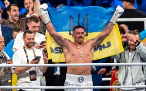 Олександр Красюк пояснив, чому Усик не поспішає йти з боксу