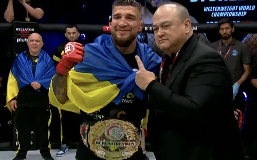 Усик привітав Амосова з перемогою