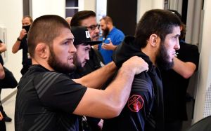Стало відомо, чи буде Хабіб Нурмагомедов у кутку Іслама Махачева під час бою з Алексом Волкановскі