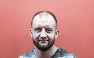 "Краще заробити піврічну зарплату, махаючи руками, ніж працювати на заводі". Романкевич висловився про дебют Ємельяненка