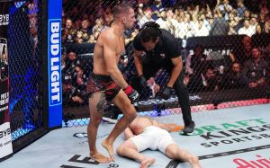 Алешандре Пантожа "задушив" Кая Кара-Франса на UFC 317