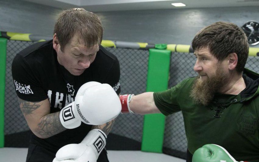 Олександр Ємельяненко підрахував, скільки титулів роздобув Кадиров: "Я таку кількість поясів у житті не бачив"