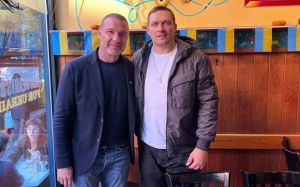Олександр Усик зустрівся в Нью-Йорку з Лівом Шрайбером