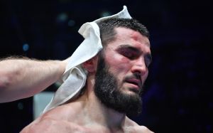 "Я йому з ноги заїхав": Бетербієв відреагував на слова тренера Бівола про сутичку зі спаринг-партнером