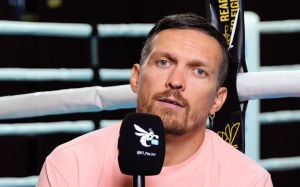 Олександр Усик обмежив використання соцмереж у тренувальному таборі перед реваншем із Ф'юрі: "Це займає багато часу"