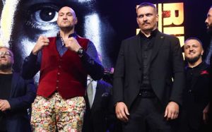 Лоуренс Околі передбачив переможця бою Усик - Ф'юрі